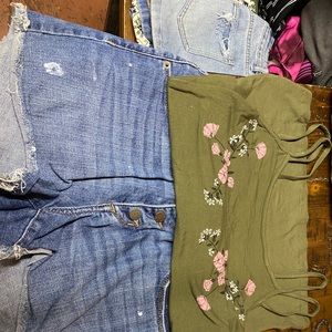 Universal thread shorts and super cute tank top